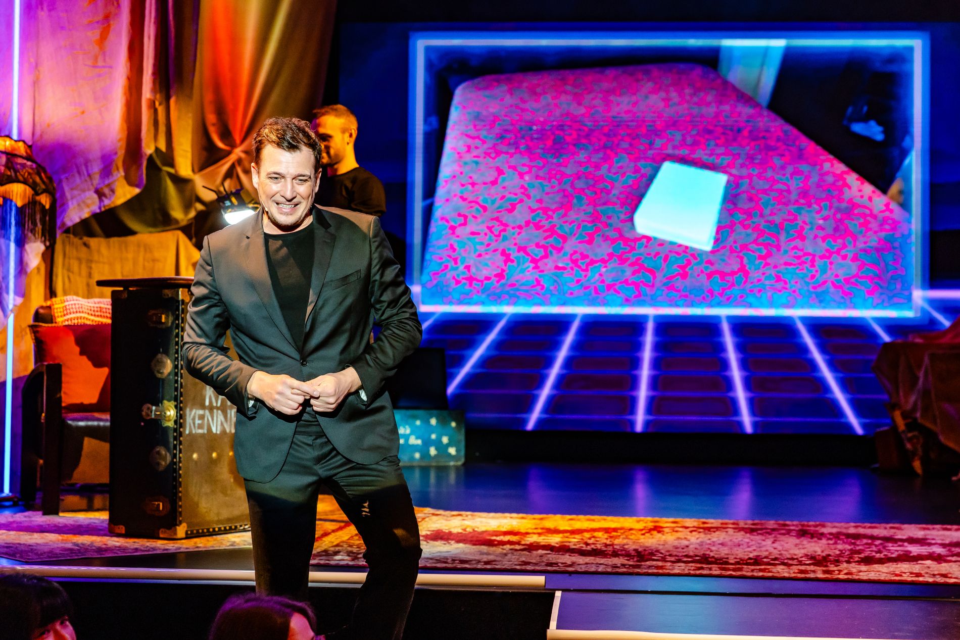 Le magicien Jamie Allan sur scène à New York