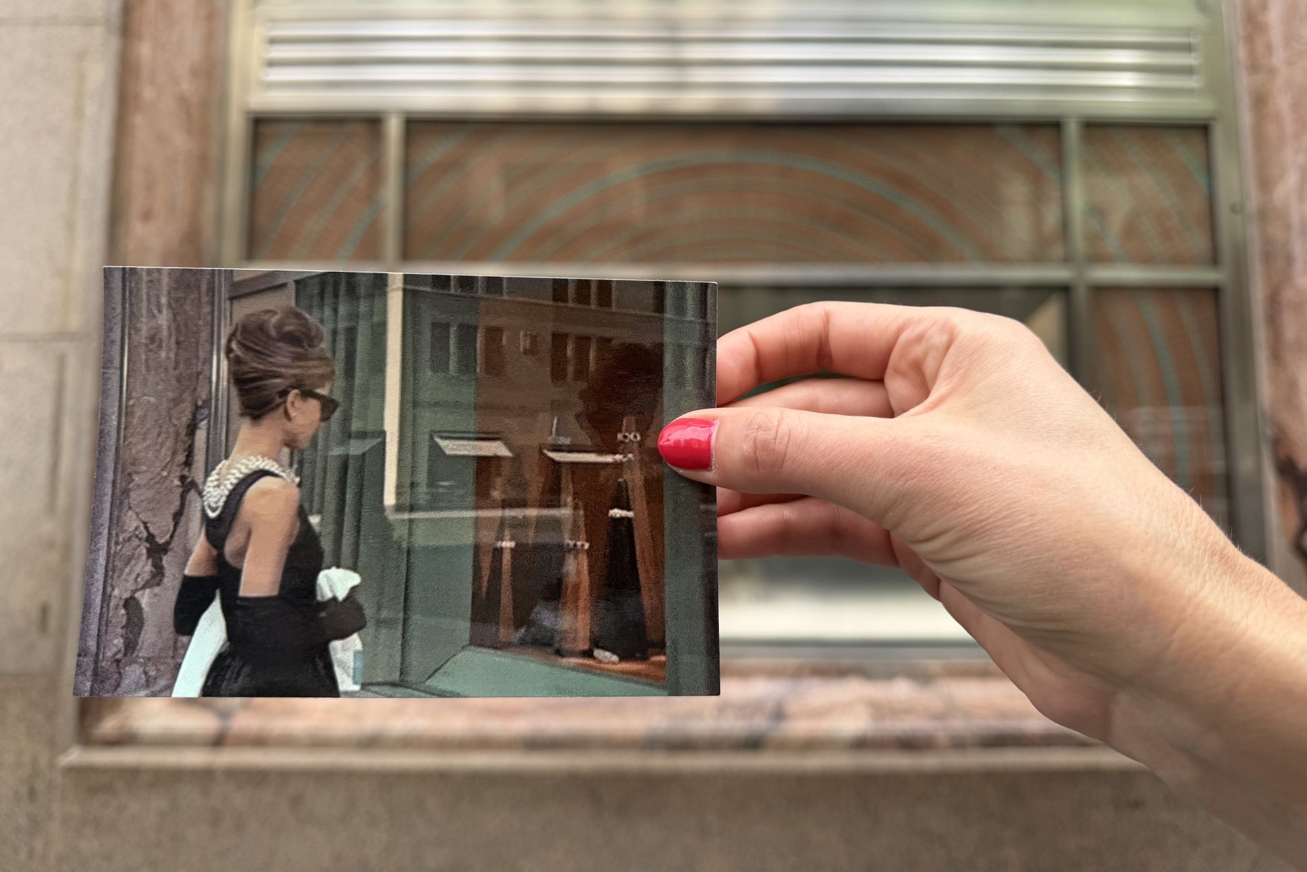 Photomontage avec Audrey Hepburn dans le film Diamants sur canapé