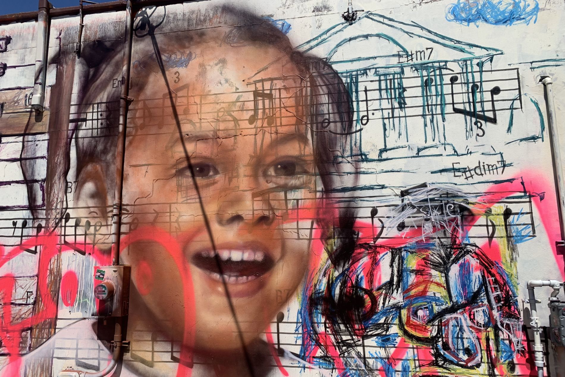 Fresque représentant un visage d'enfant à New York