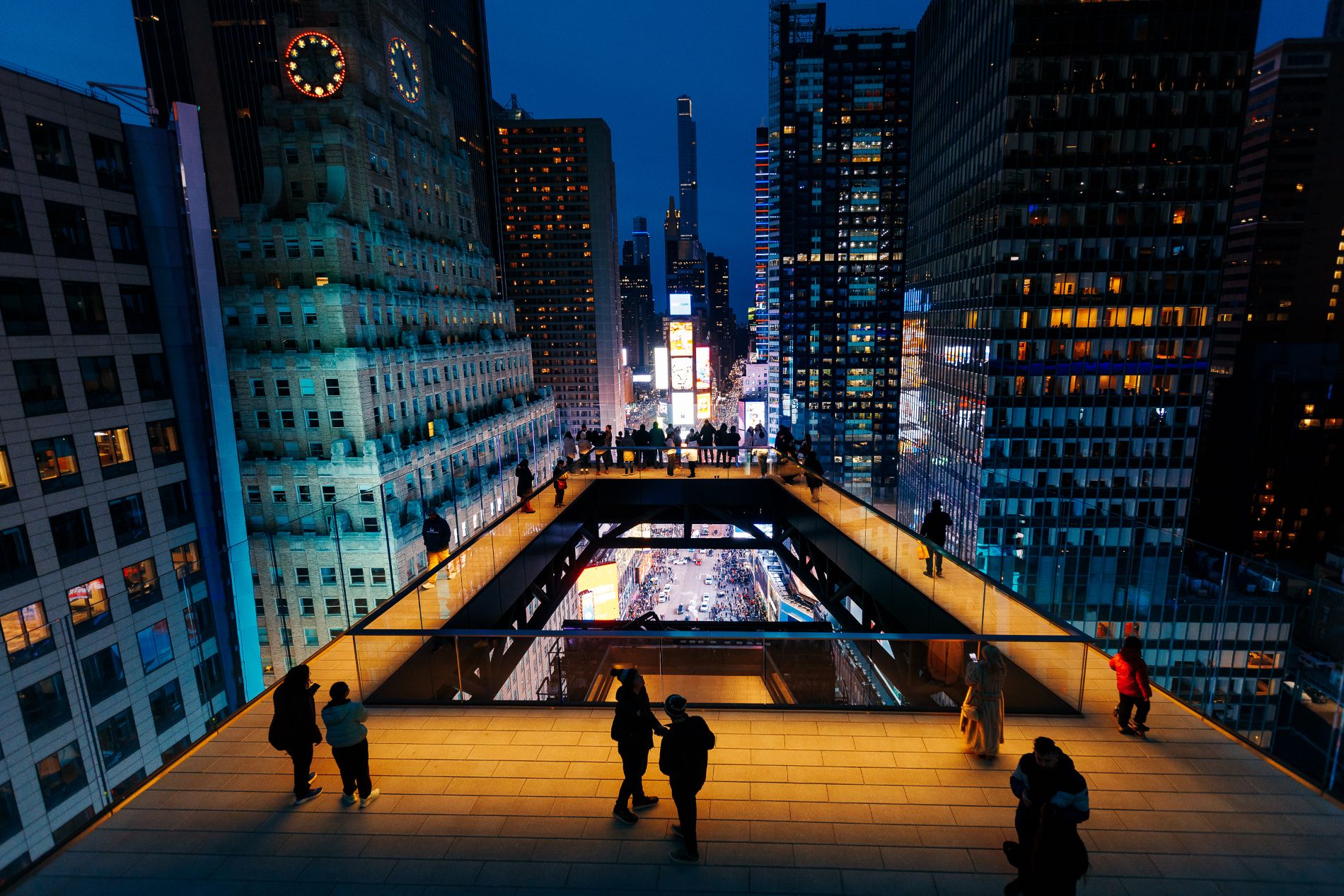 Plateforme d'observation du One Times Square à New York de nuit