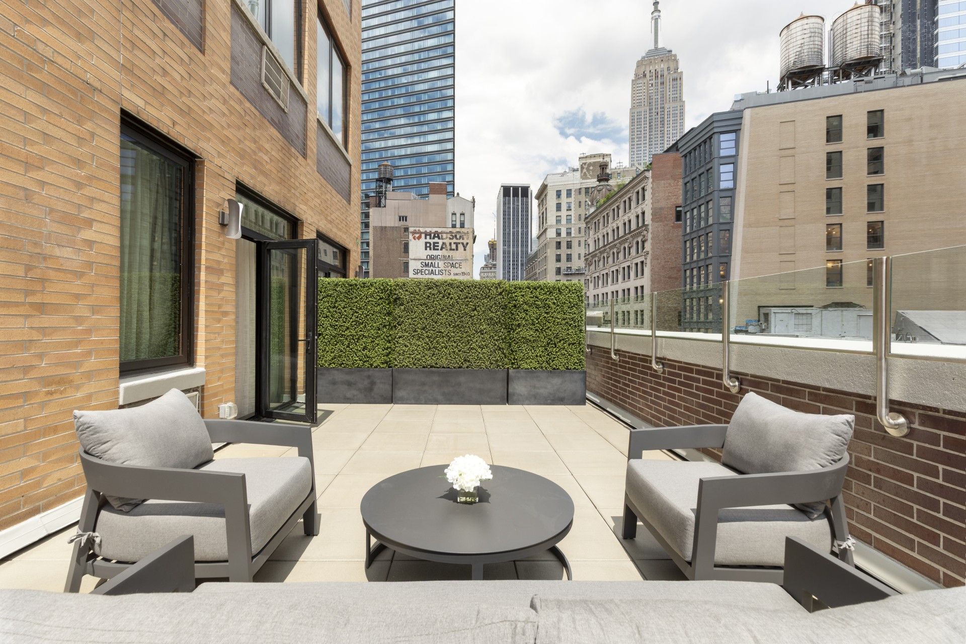 Terrasse de l'hotel Broadway Plaza avec vue sur l'Empire State Building
