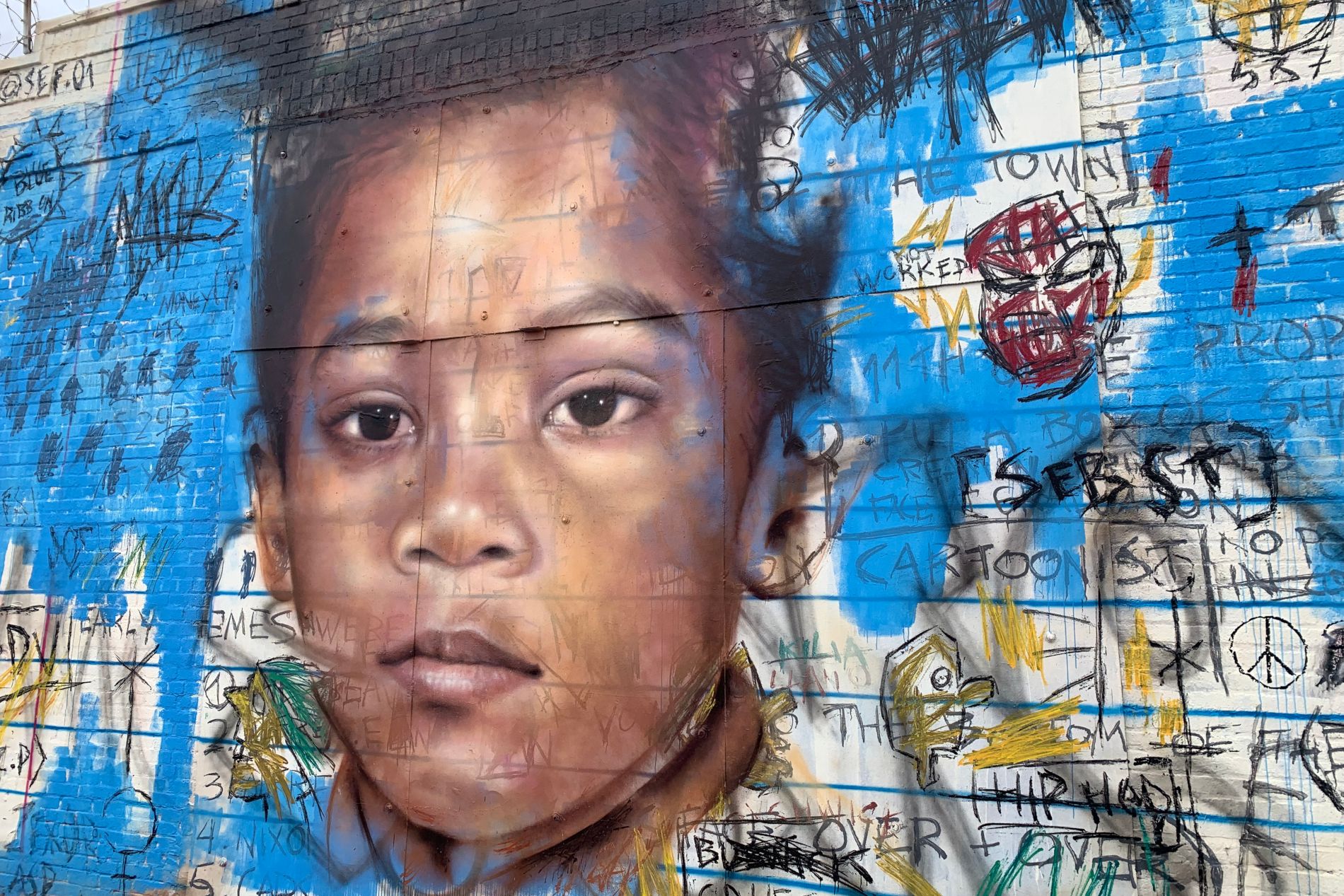 Fresque représentant un visage d'enfant dans le quartier de Williamsburg