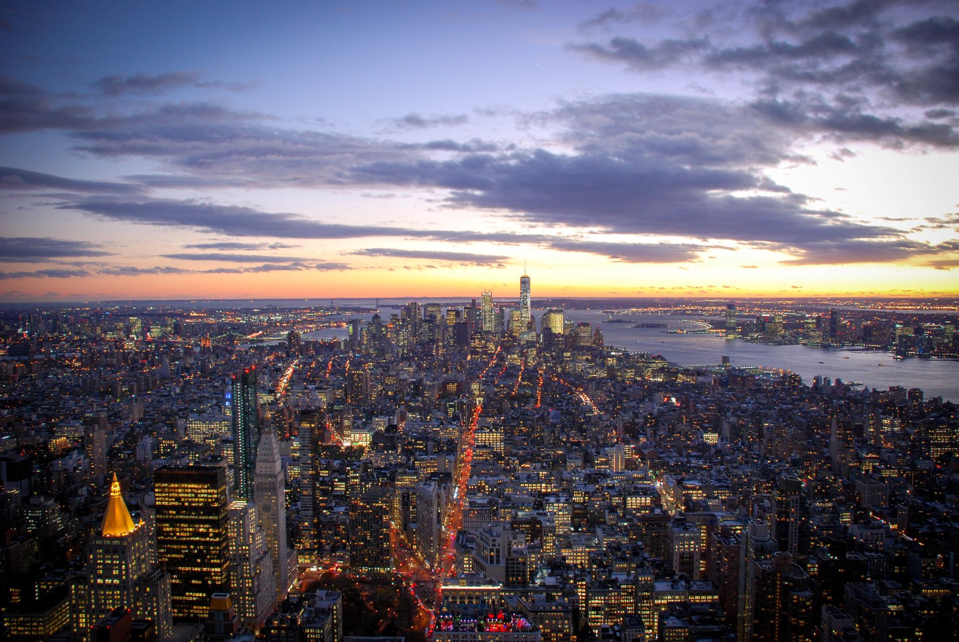 Vue de nuit sur New York depuis l'Empire State Building