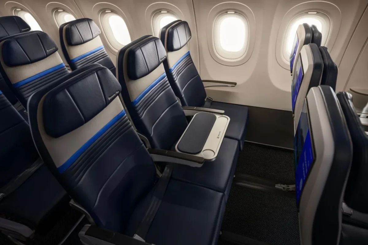 Rangées de sièges dans la cabine Economy Plus de la compagnie aérienne United Airlines