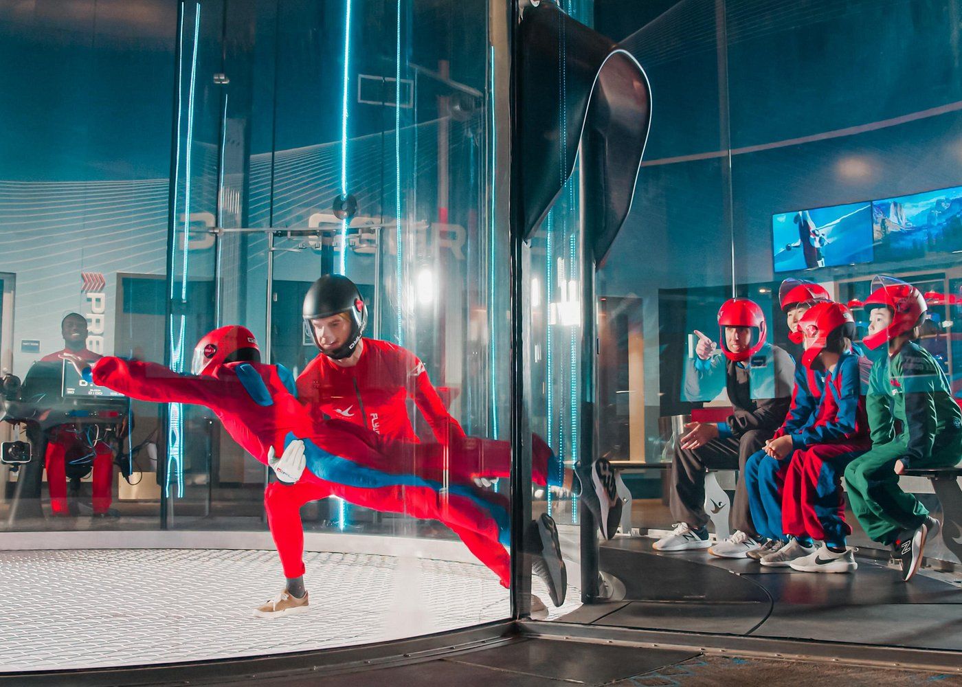 Participants à du parachutisme en salle à New York