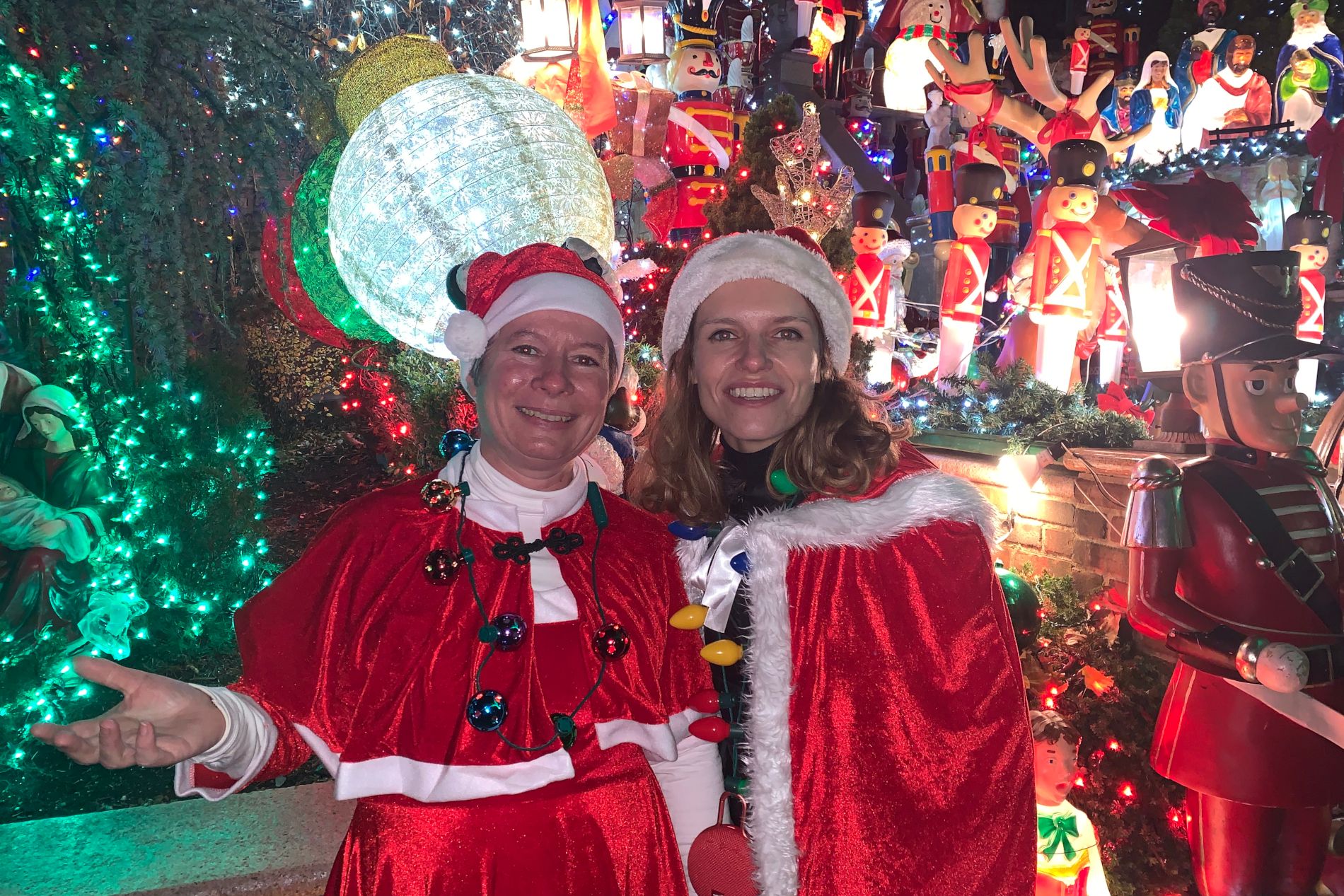 Guides touristiques habillés en père Noël à New York
