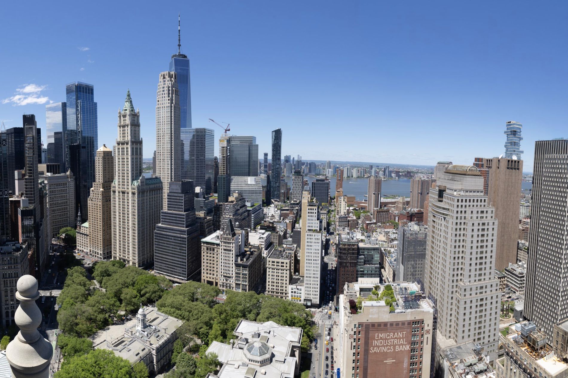 Vue sur le Financial District et la tour One World Trade Center depuis l'observatoire Centre 360 à New York