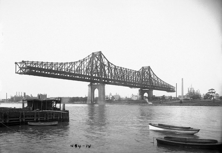 Construction du Queensboro Bridge en 1907.